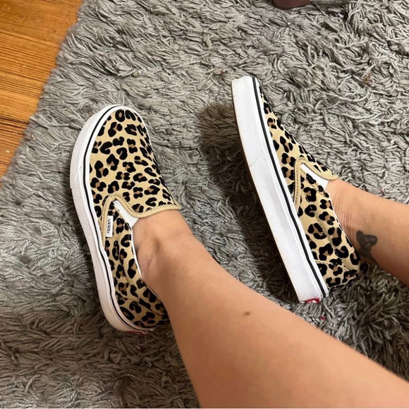 Women’s Vans Classic Slip-On Cheetah Print - Picture 4 of 5